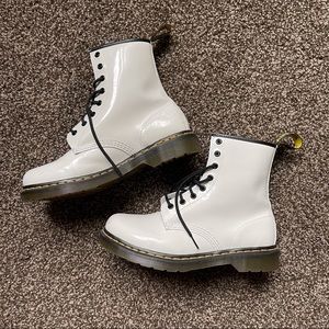 Women’s Dr. Martens White 1460 W size 10 US